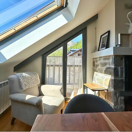 Caldares Exclusivo Atico En El Pueyo De Jaca Διαμέρισμα